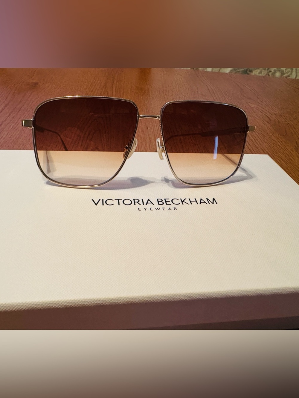 🆕 Victoria Beckham Gold Frame Aviator Sunglasses with Brown Gradient Lenses - Picture 2 of 7